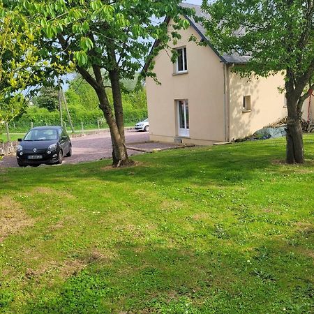 L Etablissement Gold Beach Propose 1 Hebergement , Maison 80M2 Avec Terrain 500M2, Parking Prive A 4 Min Du Port Artificiel D Arromanches, Services Accueil Personnalise, Lits Faits, Serviettes, Menage, Netflix, Wifi Ryes Bagian luar foto