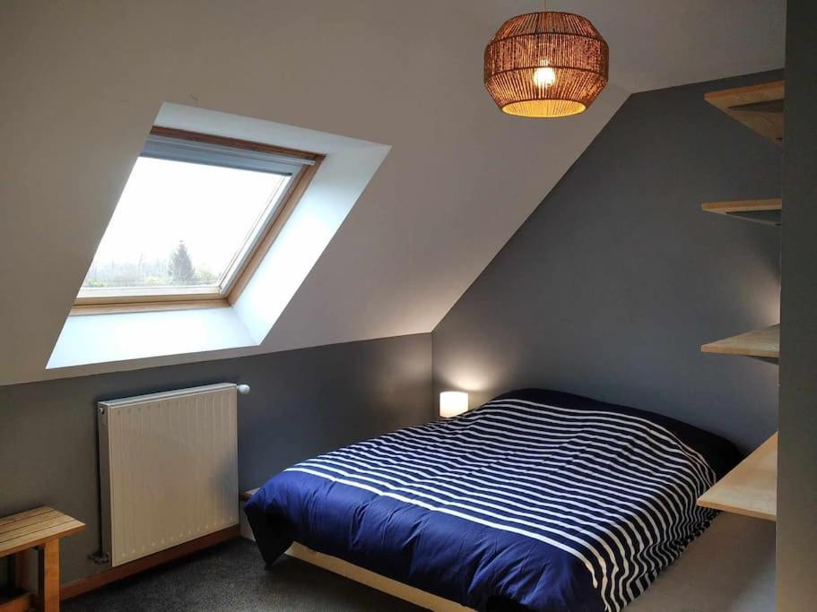 L Etablissement Gold Beach Propose 1 Hebergement , Maison 80M2 Avec Terrain 500M2, Parking Prive A 4 Min Du Port Artificiel D Arromanches, Services Accueil Personnalise, Lits Faits, Serviettes, Menage, Netflix, Wifi Ryes Bagian luar foto