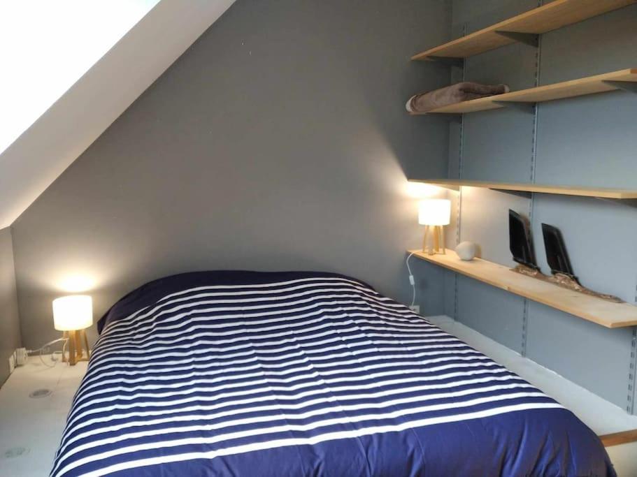 L Etablissement Gold Beach Propose 1 Hebergement , Maison 80M2 Avec Terrain 500M2, Parking Prive A 4 Min Du Port Artificiel D Arromanches, Services Accueil Personnalise, Lits Faits, Serviettes, Menage, Netflix, Wifi Ryes Bagian luar foto
