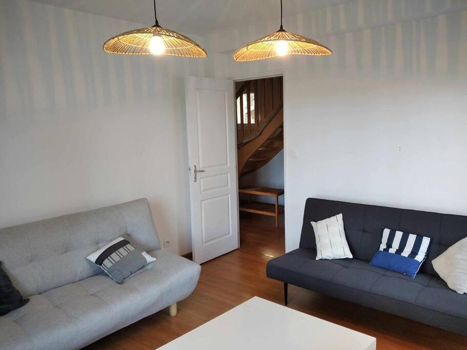 L Etablissement Gold Beach Propose 1 Hebergement , Maison 80M2 Avec Terrain 500M2, Parking Prive A 4 Min Du Port Artificiel D Arromanches, Services Accueil Personnalise, Lits Faits, Serviettes, Menage, Netflix, Wifi Ryes Bagian luar foto