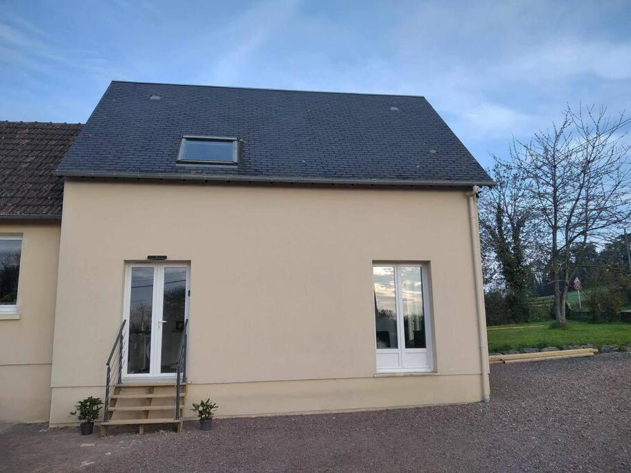L Etablissement Gold Beach Propose 1 Hebergement , Maison 80M2 Avec Terrain 500M2, Parking Prive A 4 Min Du Port Artificiel D Arromanches, Services Accueil Personnalise, Lits Faits, Serviettes, Menage, Netflix, Wifi Ryes Bagian luar foto