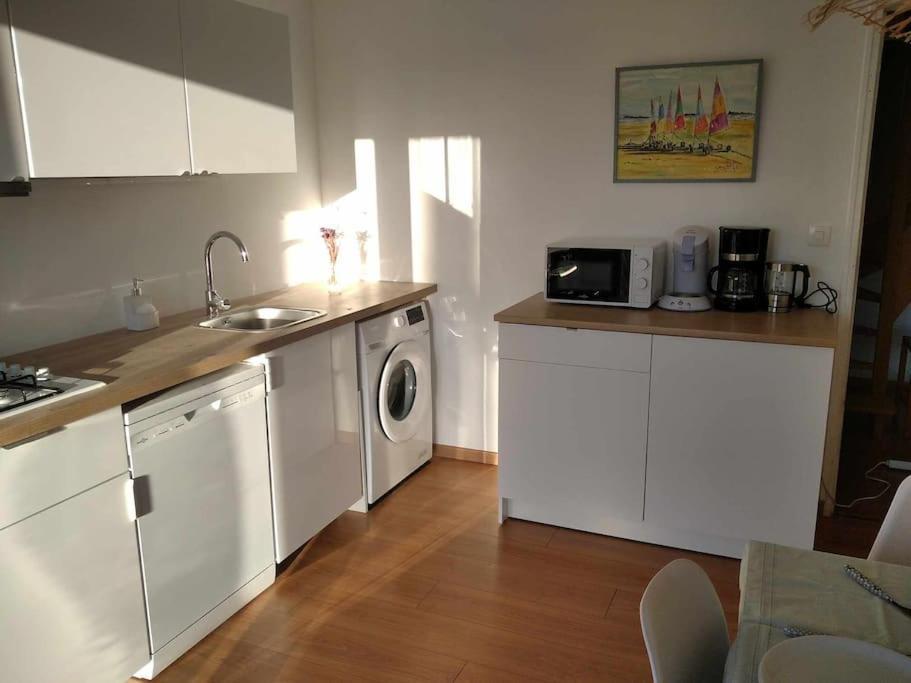 L Etablissement Gold Beach Propose 1 Hebergement , Maison 80M2 Avec Terrain 500M2, Parking Prive A 4 Min Du Port Artificiel D Arromanches, Services Accueil Personnalise, Lits Faits, Serviettes, Menage, Netflix, Wifi Ryes Bagian luar foto