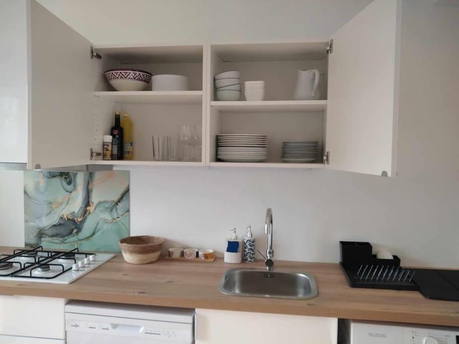 L Etablissement Gold Beach Propose 1 Hebergement , Maison 80M2 Avec Terrain 500M2, Parking Prive A 4 Min Du Port Artificiel D Arromanches, Services Accueil Personnalise, Lits Faits, Serviettes, Menage, Netflix, Wifi Ryes Bagian luar foto