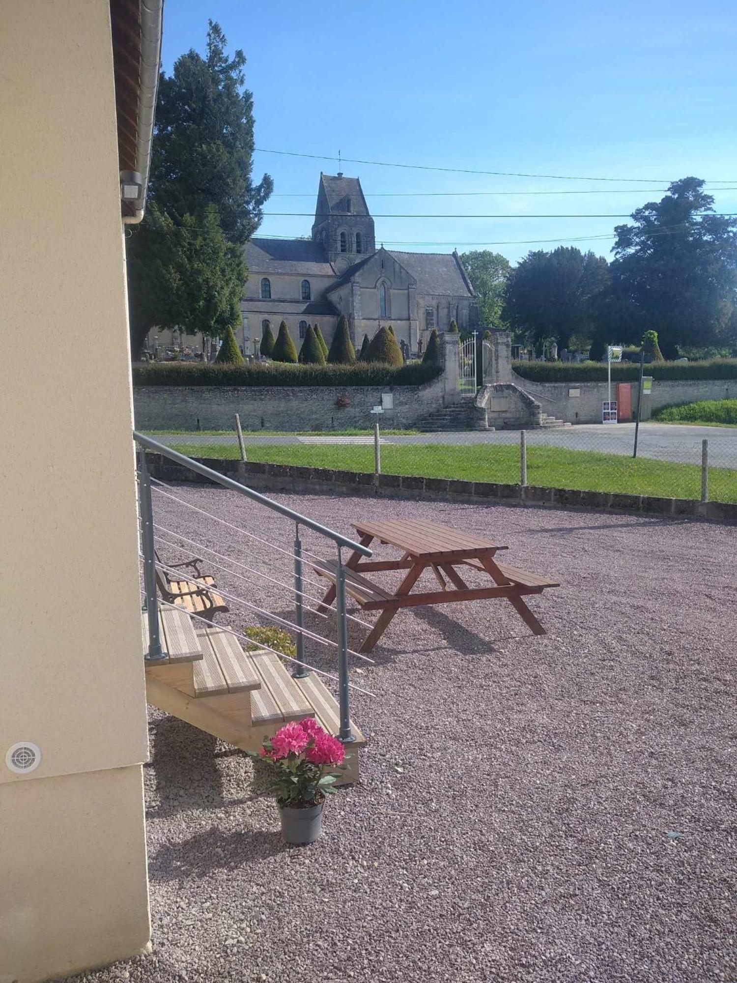 L Etablissement Gold Beach Propose 1 Hebergement , Maison 80M2 Avec Terrain 500M2, Parking Prive A 4 Min Du Port Artificiel D Arromanches, Services Accueil Personnalise, Lits Faits, Serviettes, Menage, Netflix, Wifi Ryes Bagian luar foto
